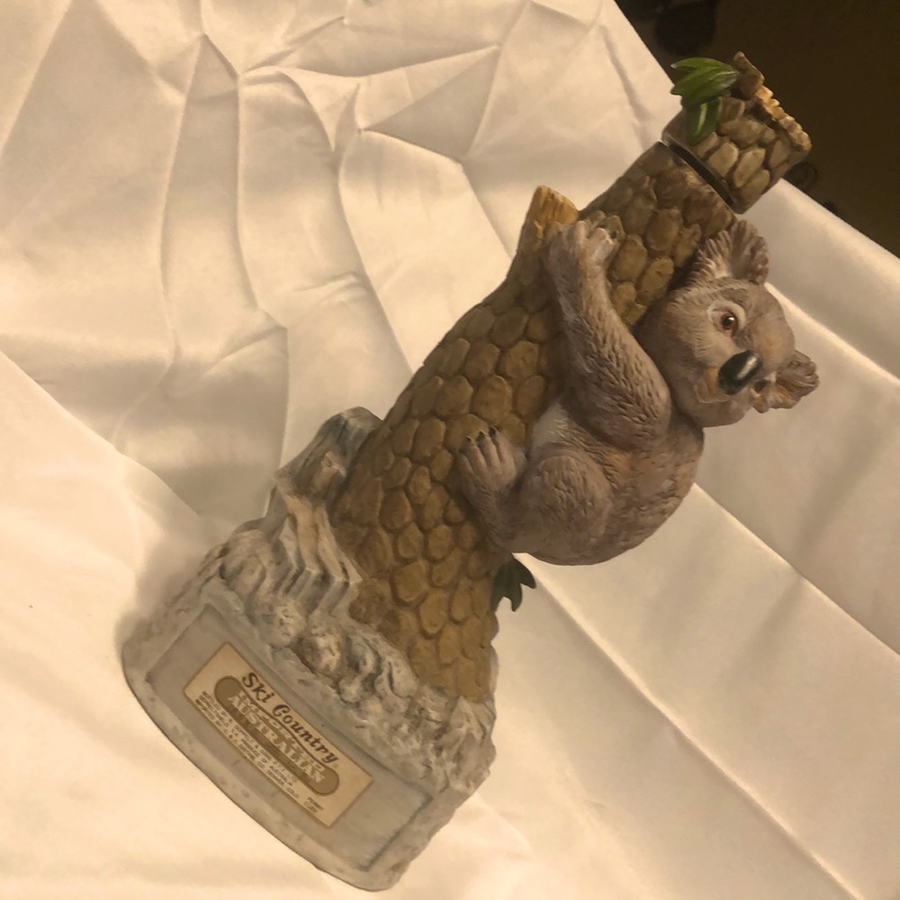 SKI COUNTRY-1973 KOALA DECANTER AUSTRALIA 4/5 QT